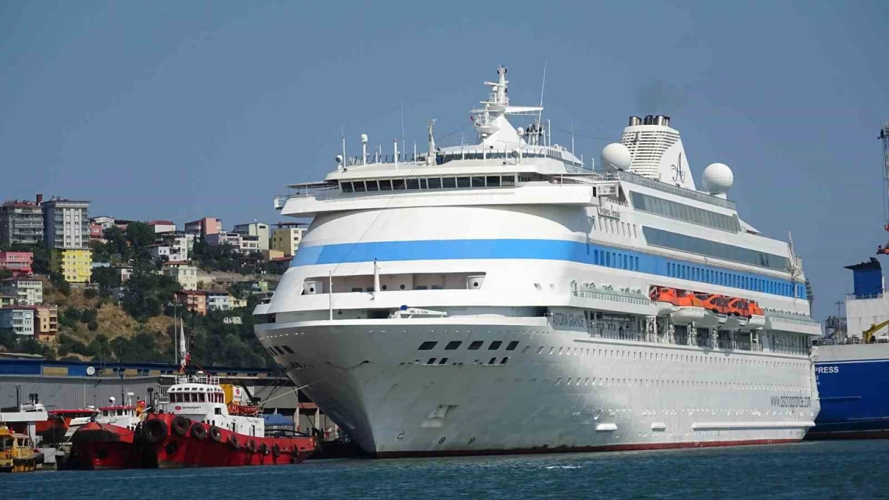 Bin 117 Rus turisti ta��yan kruvaziyer Samsun'a ula�t�