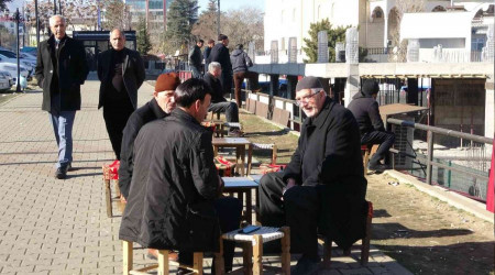 Bingöl'de vatandaşlar güneşin tadını çıkardı