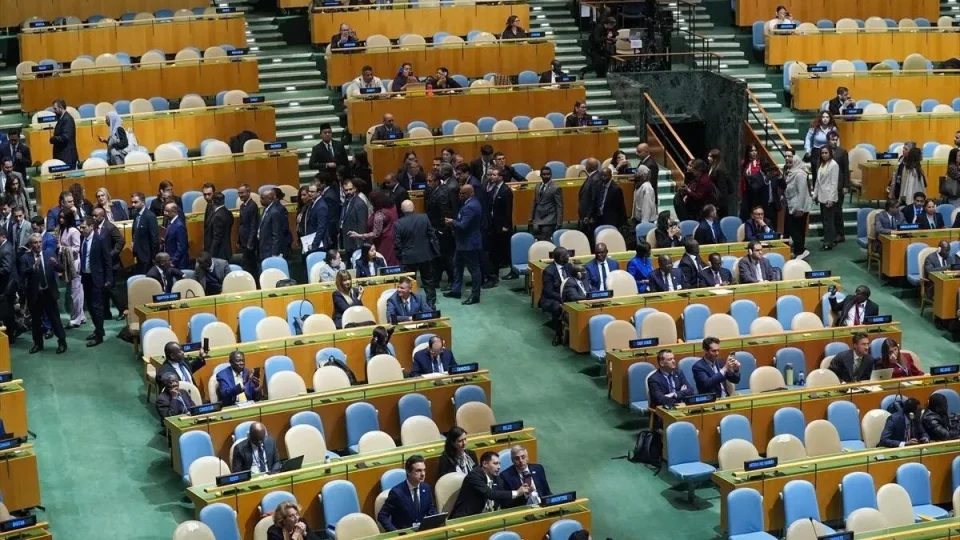 BM üyesi çok sayıda ülke, Genel Kurul salonunu terk ederek Gazze soykırımının faili Netanyahu'yu protesto etti