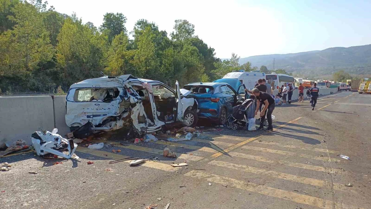 Bolu Dağı'nda feci kaza: Tır sürücüsü yanarak can verdi, 7 yaralı