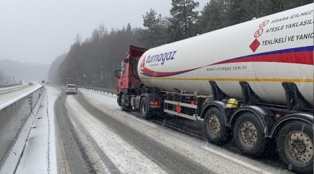 Bolu Dağı'nda sürücüler zor anlar yaşıyor