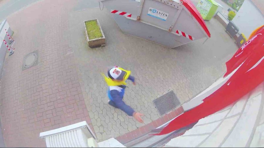 Bremen'de camideki T�rk bayra��na sald�r�