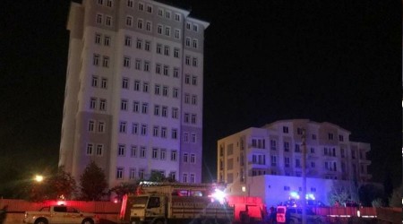 Burdur'da 10 katlı binanın çatısında intihar girişimi