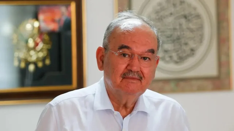 Burhan Özfatura yaşamını yitirdi