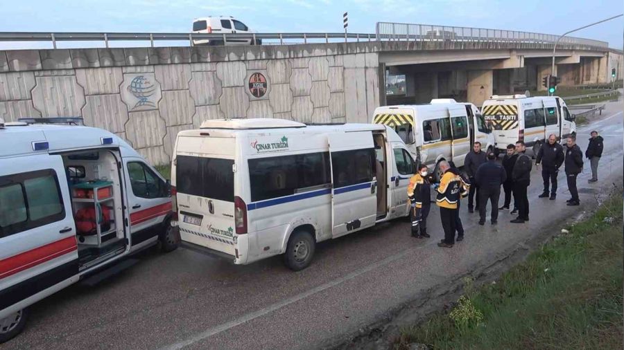 Bursa'da 3 servis arac arpt : 15 kii yaraland