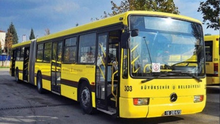 Bursa'da belediye otobüsü ile otomobil çarpıştı: 2 ölü