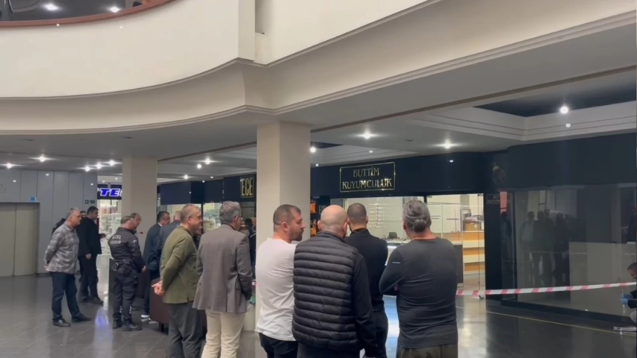 Bursa'da bir kişi takip ettiği şahsı kuyumcuda vurdu