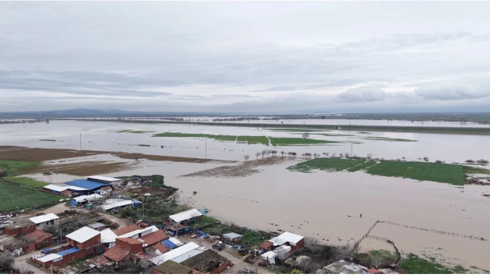 Bursa'da tar�m arazileri sular alt�nda kald�