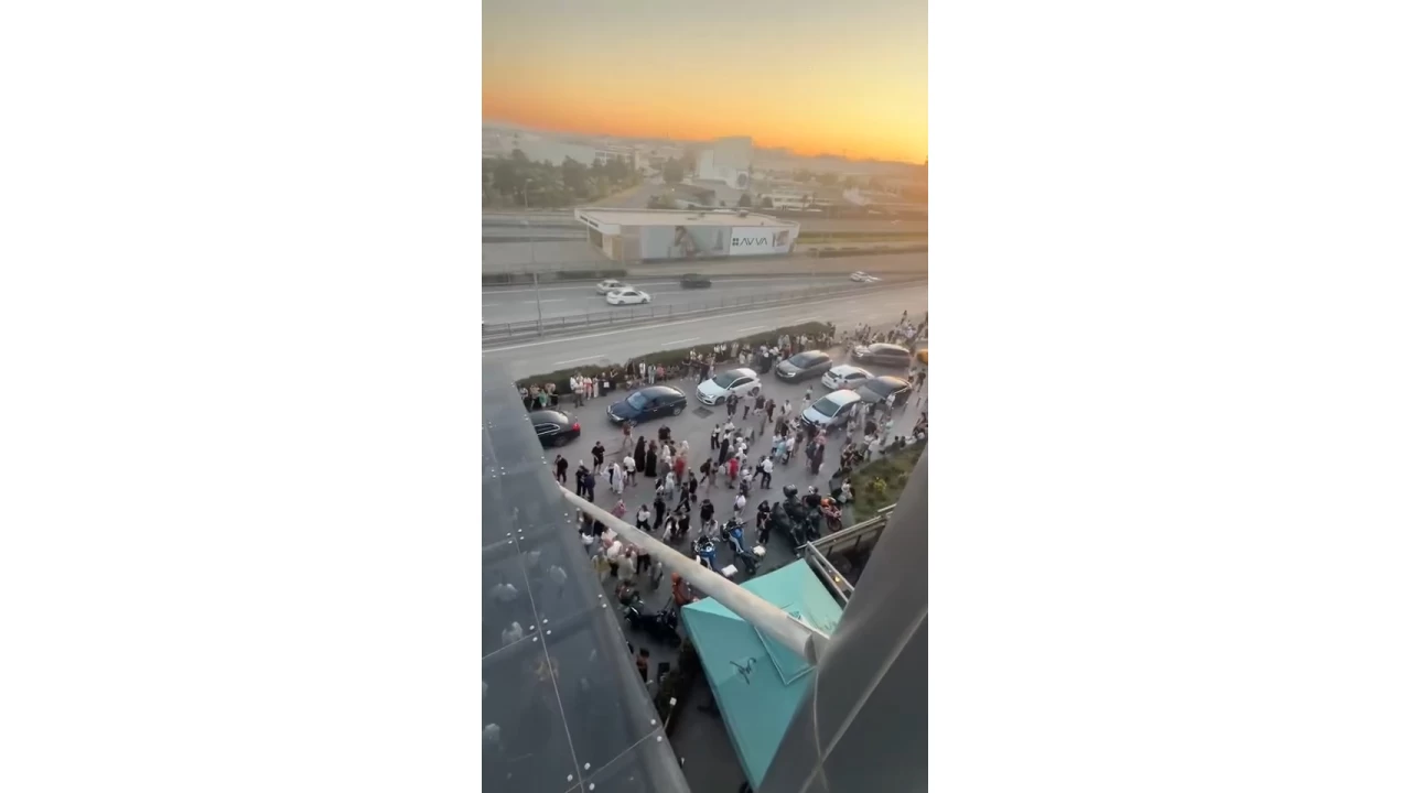 Bursa'daki AVM'lerde deprem panii