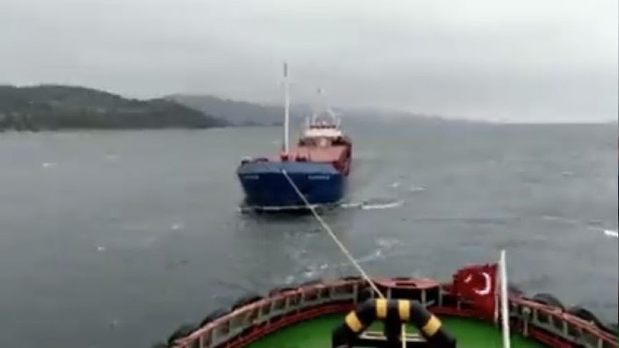 �anakkale Bo�az�'nda kargo gemisi ar�zaland�