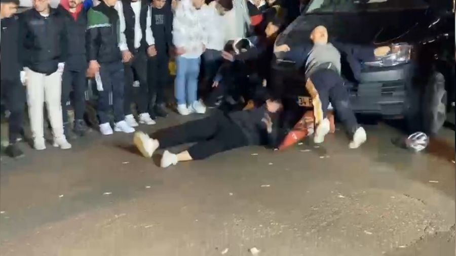 Çekmeköy'de halaya minibüs daldı