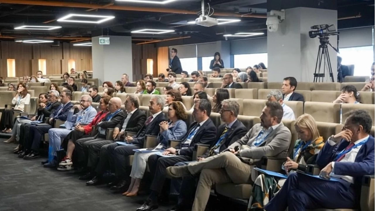 CERN-Trkiye Bilgi Transferi Zirvesi stanbul'da dzenlendi
