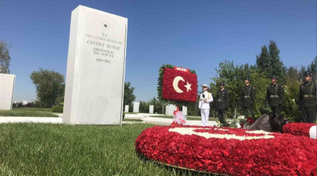 Cevdet Sunay mezarı başında anıldı