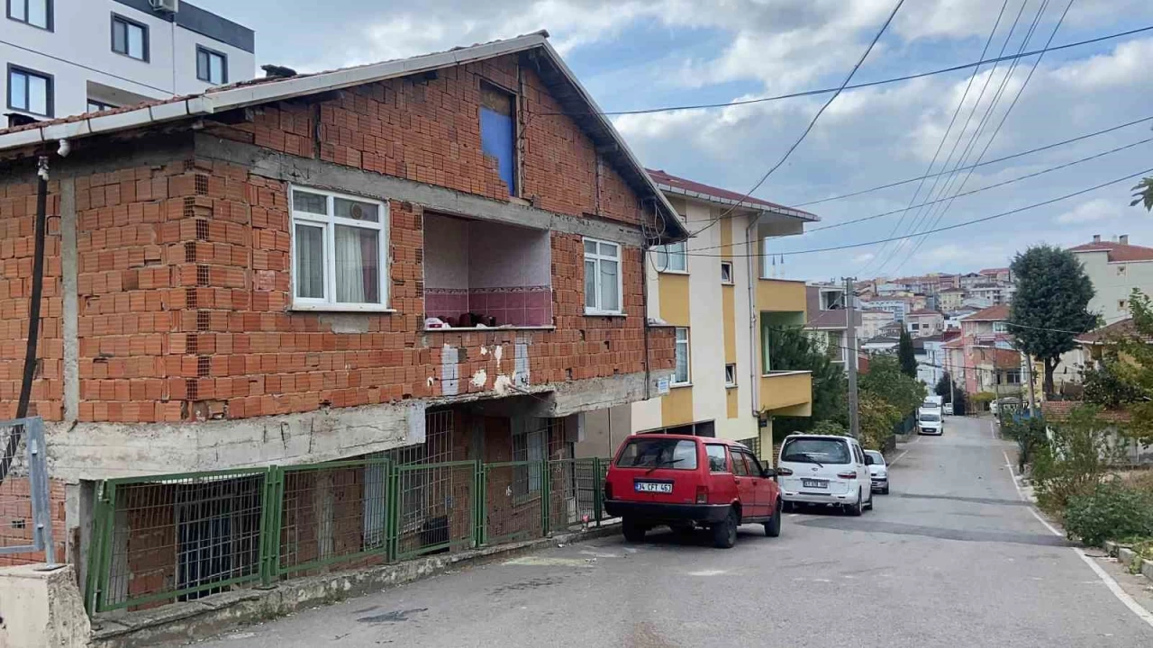 Cezaevinden izinli ��k�p e�ini �ld�rd�