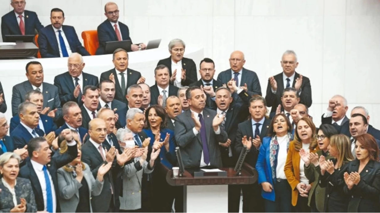 CHP'li milletvekillerinden "geri ad�m atmayaca��z" a��klamas�