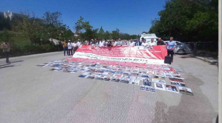 in toplama kamplarnda tutulan Uygurlarn yaknlar, in Bykelilii'ne dileke gnderdi