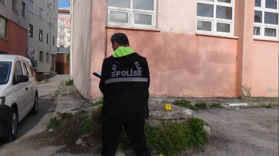Çorum'da bir ev kurşunlandı