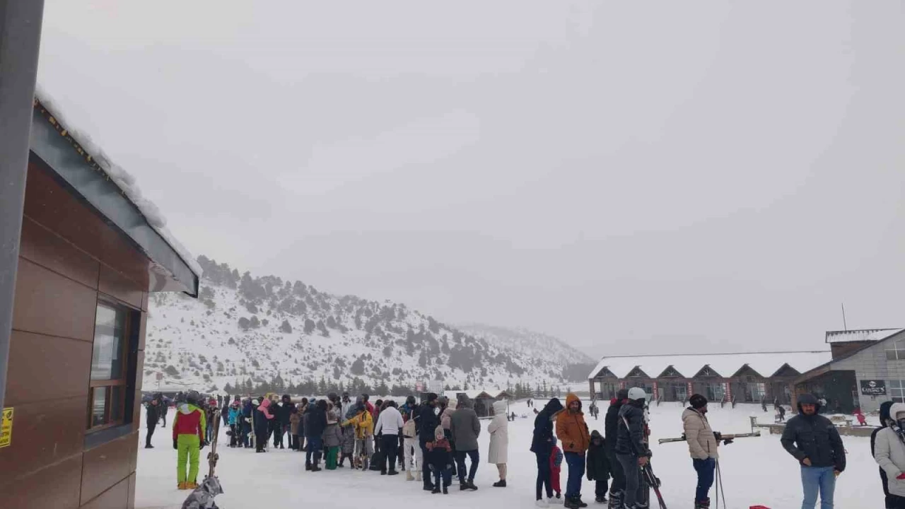 Davraz Kayak Merkezi'ne ziyaret�i ak�n�