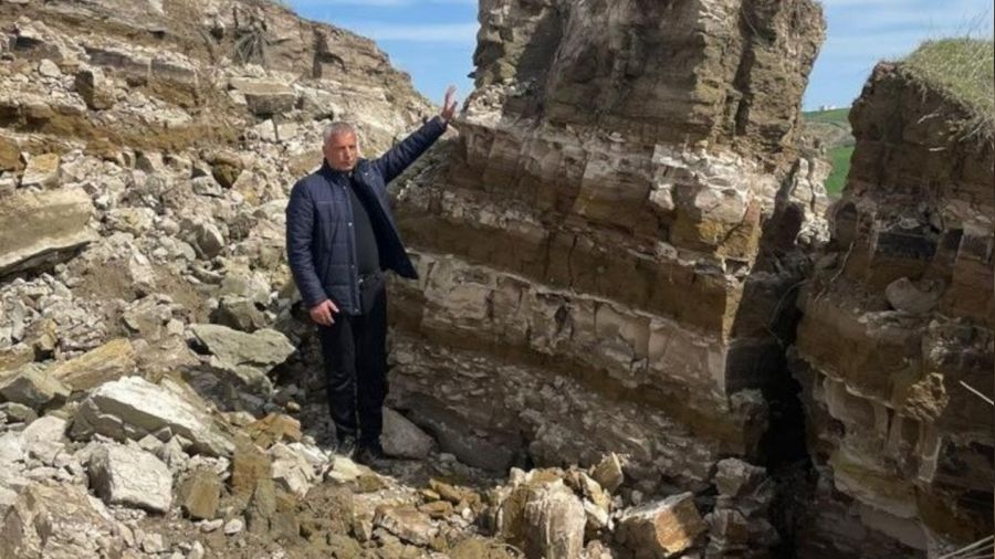 Depremde Girik k�y�nde fay k�r��� olu�tu