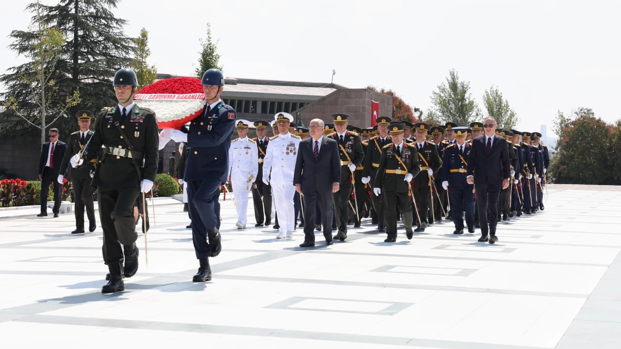 Devlet Mezarlığı'na ziyaret