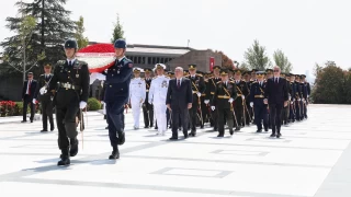 Devlet Mezarlığı'na ziyaret
