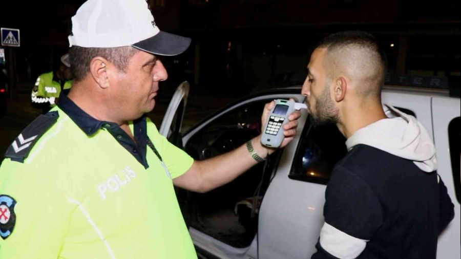 Direksiyonda alkollü yakalandı, 'Alkol yok' dedi
