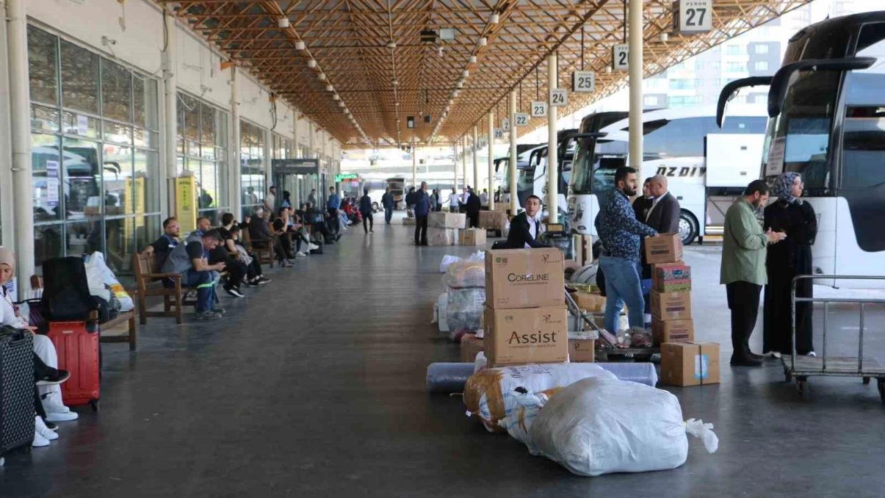 Diyarbakır'da otogarda tatil yoğunluğu başladı