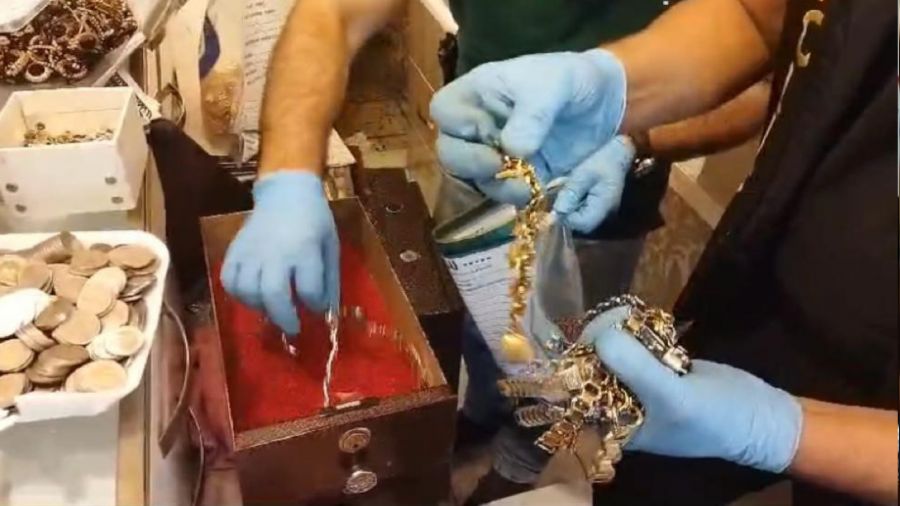 Diyarbak�r'da piyasaya sahte alt�n s�ren 10 ki�i tutukland�