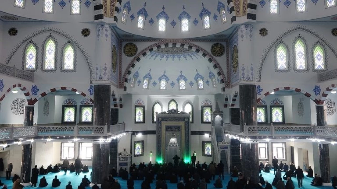 Doğu Anadolu Bölgesi'nin en büyük camii