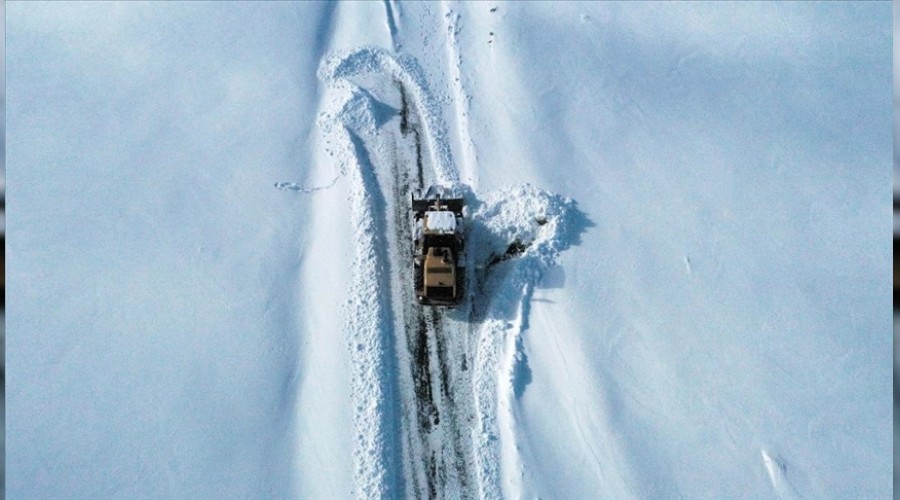 Doğu'da 98 köy yolu ulaşıma kapandı