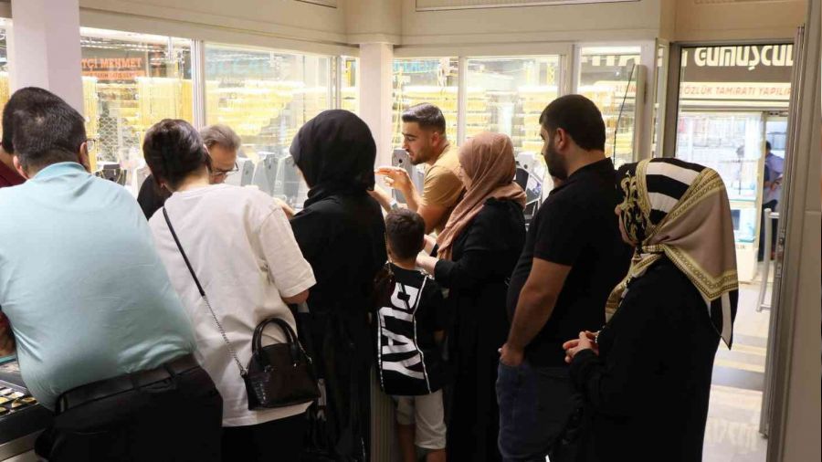 Döviz piyasasındaki hareketlilik gurbetçiyi altın yatırımına yöneltti
