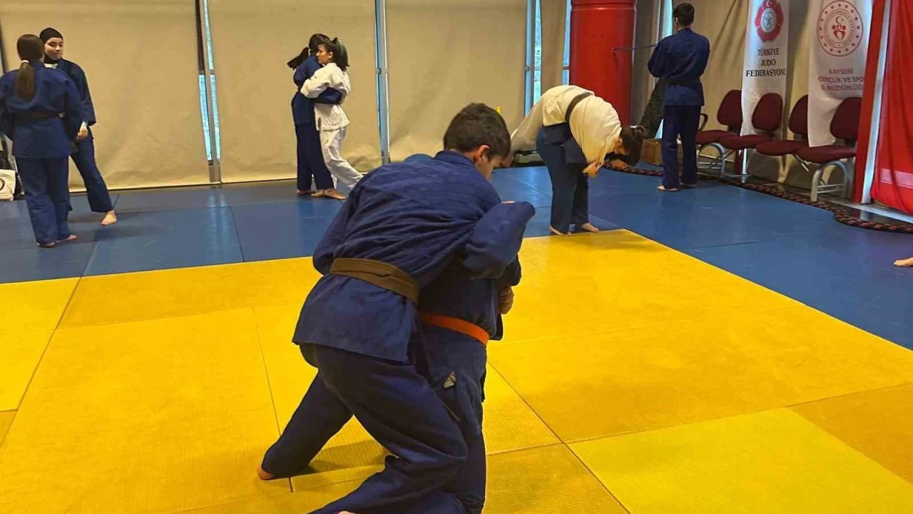 Down Sendromlu Samet şampiyon oldu