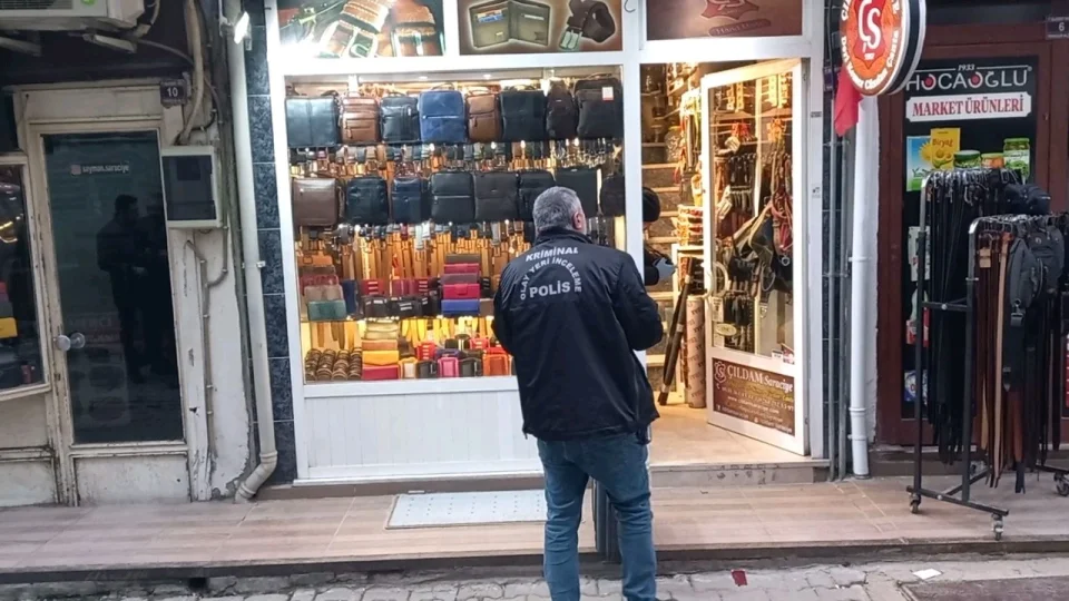 Edirne'de ��pheli rahat tav�rlar�yla 3 i� yerini soydu