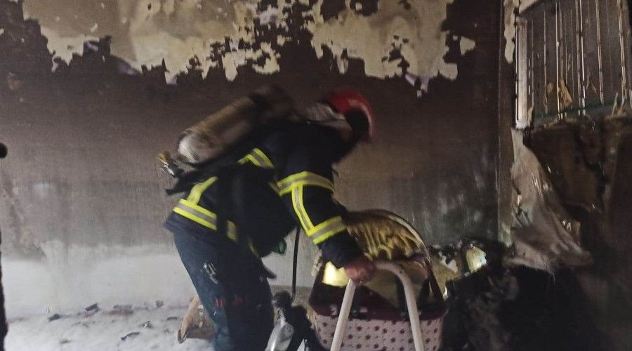 Elektrikli soba y�z�nde ��kan yang�n evi k�l etti