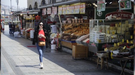 Eminönü esnafı turistlere hizmet veriyor