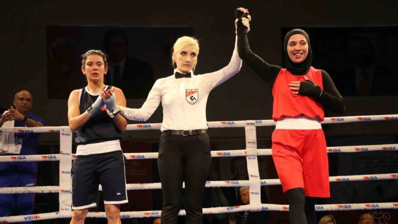 Engerek y�lan�n�n �s�rd��� milli boks�r�n tedavisi s�r�yor