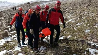 Erciyes'e zirve tırmanışı yapan dağcı uçurumdan düşerek hayatını kaybetti