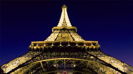 Paris'te bomba paniği!