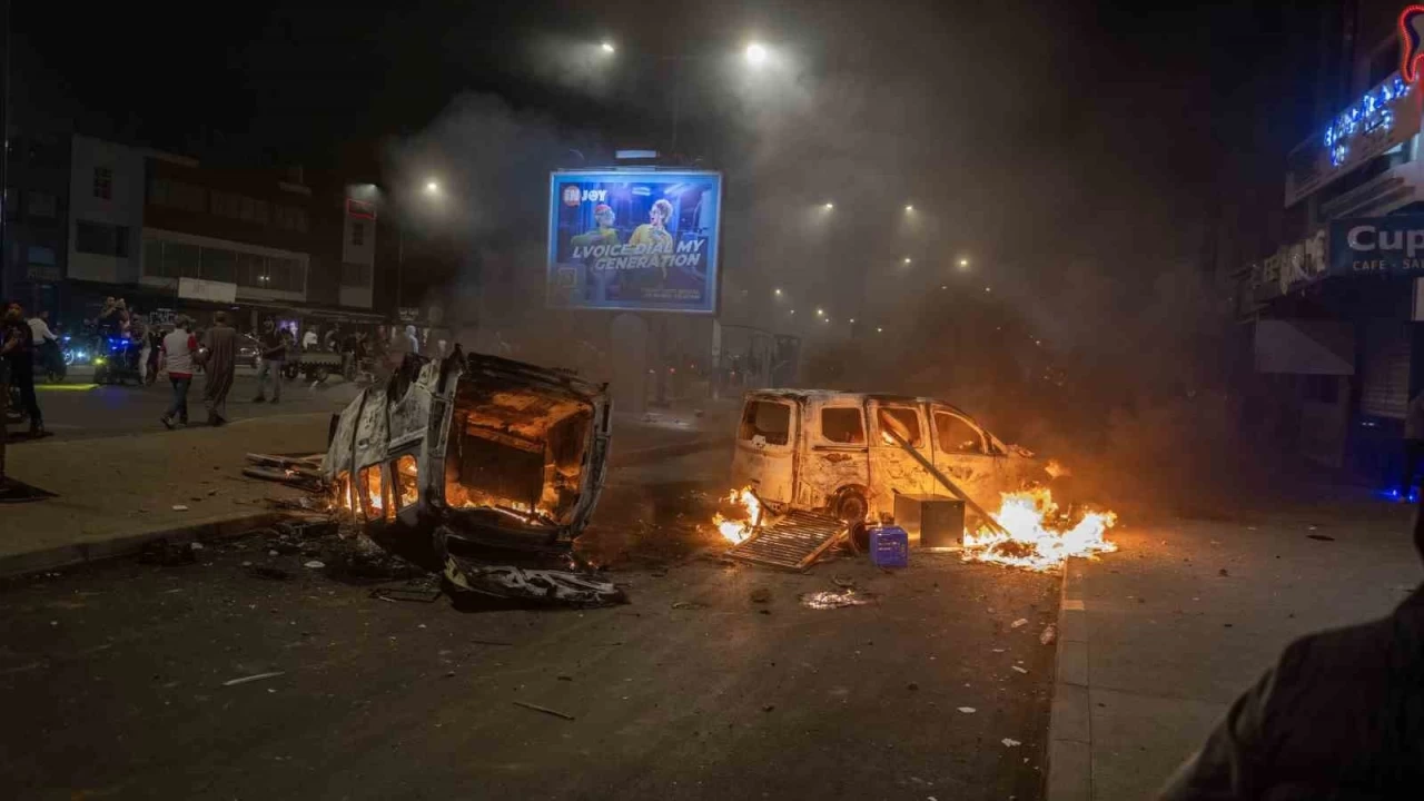 Fas'ta protestolar �iddet olaylar�na d�n��t�: 3 �l�, 640 yaral�