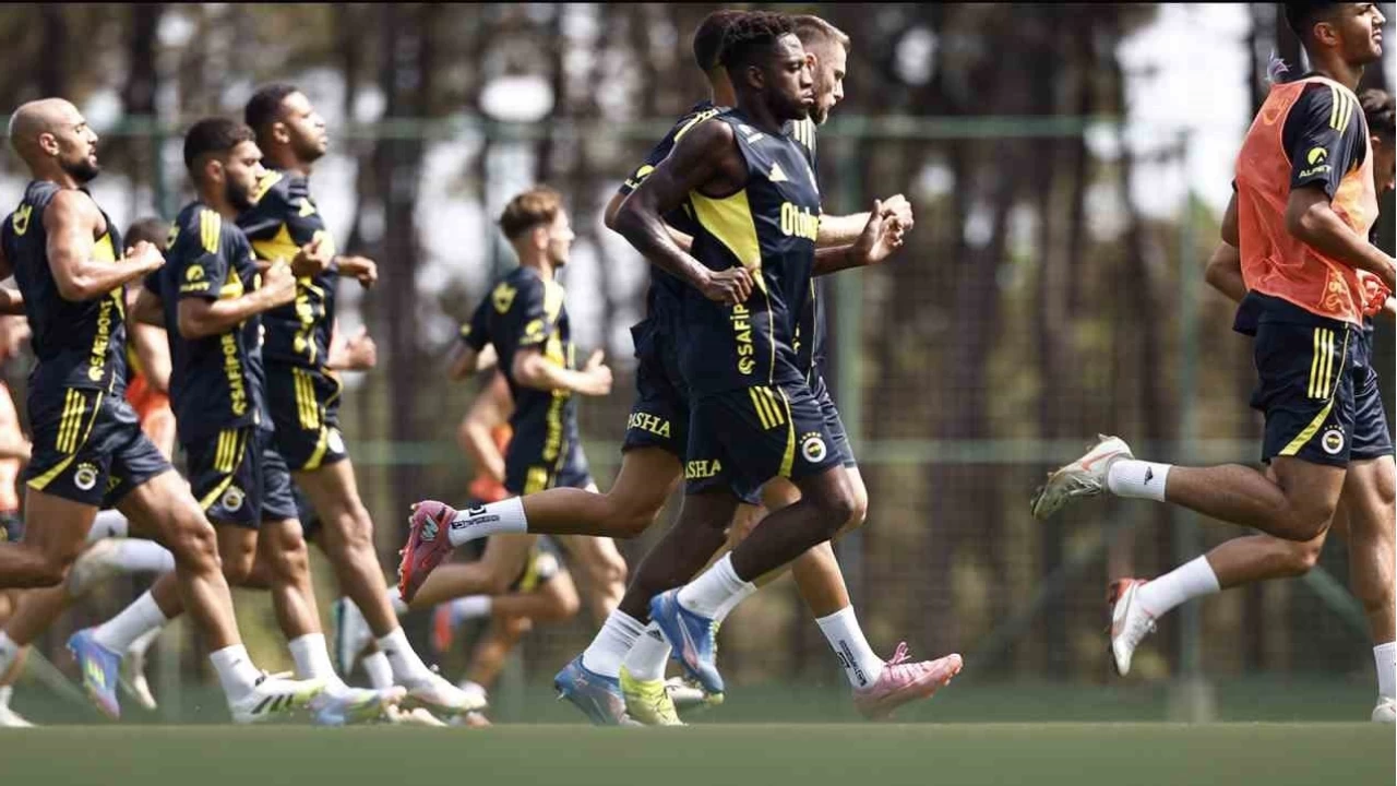 Fenerbah�e, Feyenoord ma�� haz�rl�klar�n� s�rd�rd�