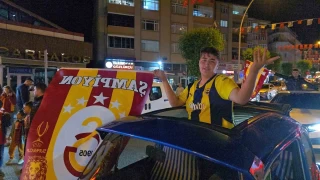 Fenerbahe formas ile Galatasaray'n ampiyonluunu kutladlar