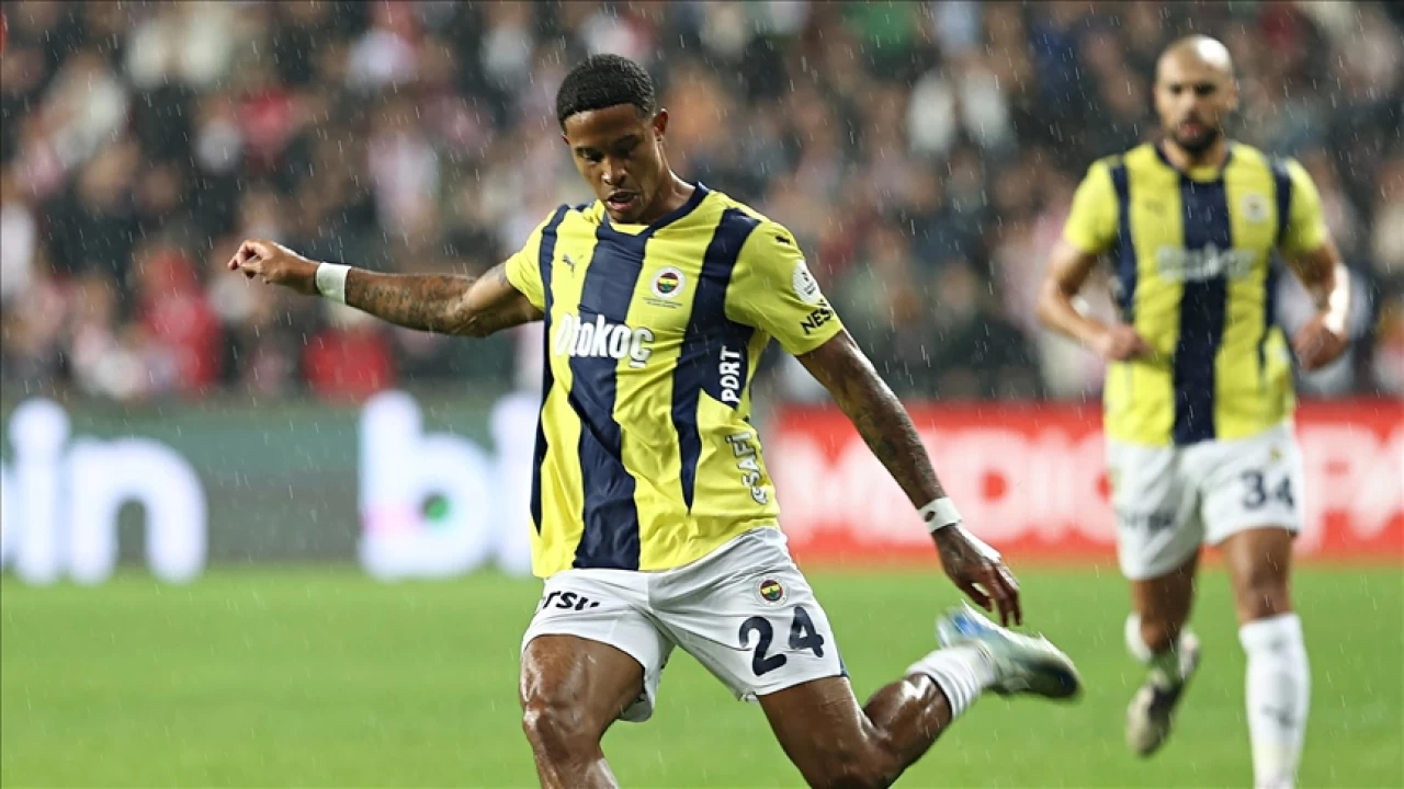 Fenerbahçe, Oosterwolde'nin sözleşmesini 2028'e kadar uzattı
