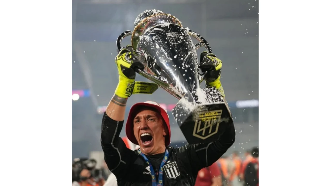 Galatasaray'dan Muslera'ya şampiyonluk tebriği