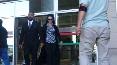 Filistinliler için İsrail Konsolosluğu önünde araç yaktılar