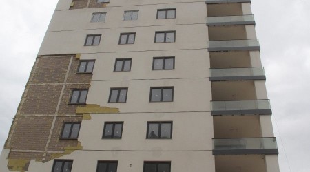 Frtna toz bulutlar oluturdu, binalarn at ve d yaltmn skt