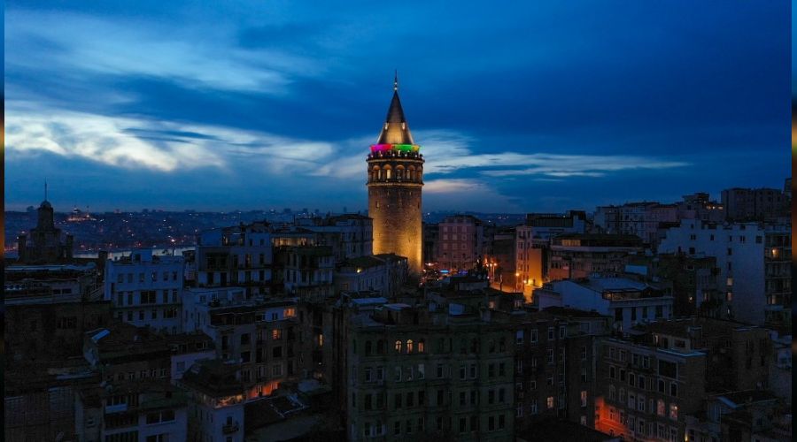 Galata Kulesi'nde renk cümbüşü