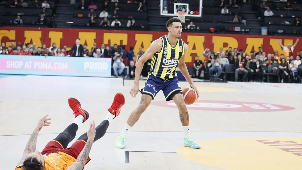 Galatasaray sahasında Fenerbahçe'ye kaybetti