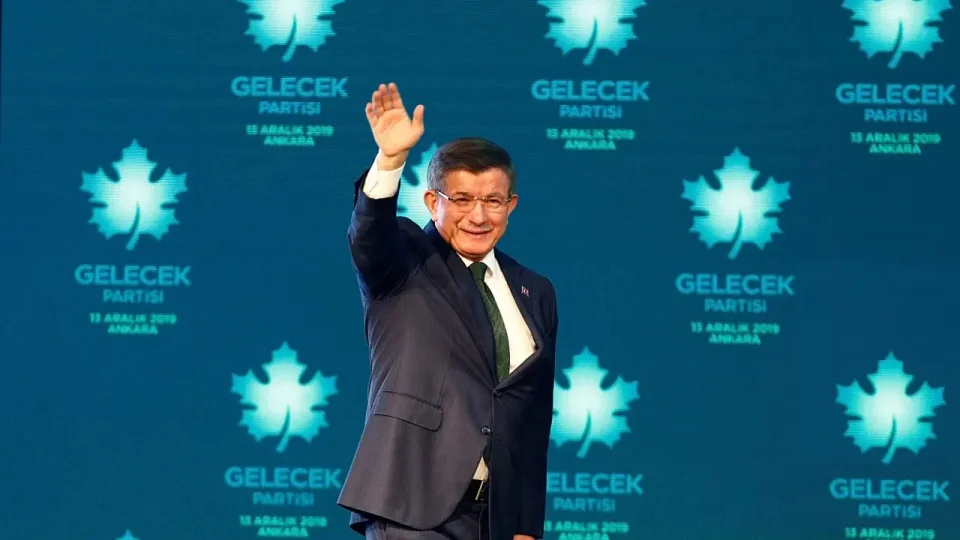 Gelecek Partisi siyasi faaliyetlerini sonland�rma karar� ald�