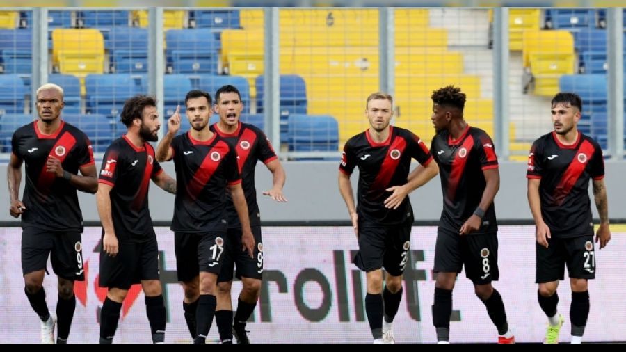 Gen�ler son b�l�mde toparland�