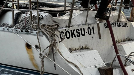 Göcek'te koyda bağlı tekne cayır cayır yandı